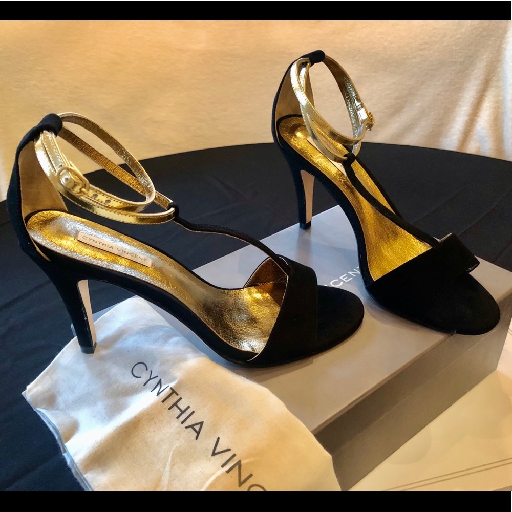 Brand New Cynthia Vincent Suede T-Sandal
